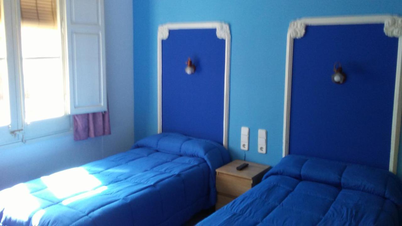 Hostal Porta De Ferro サン・ボイ・ダ・リュブラガート エクステリア 写真