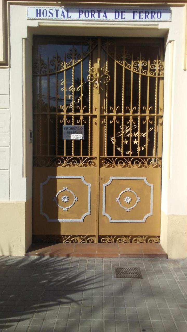 Hostal Porta De Ferro サン・ボイ・ダ・リュブラガート エクステリア 写真